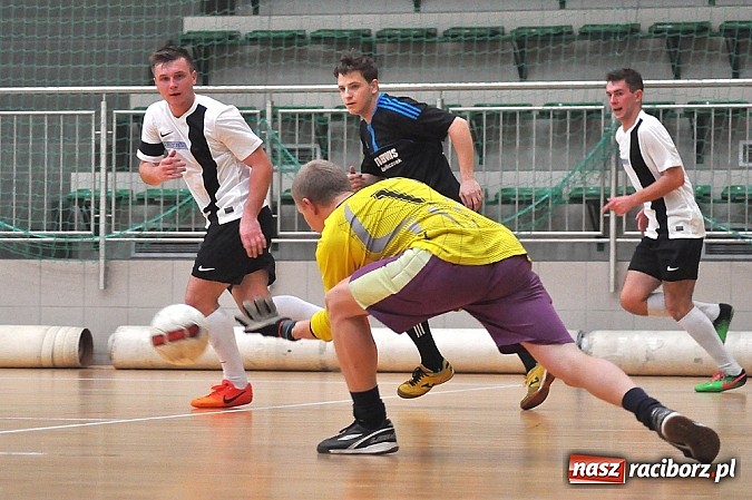 Zdjęcie w galerii na portalu naszraciborz.pl: Sobota w HLPN. Minimalne wygrane Samych Swoich i Płomienia wiadomości z regionu