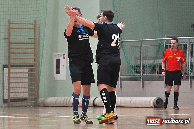 Zdjęcie w galerii na portalu naszraciborz.pl: Sobota w HLPN. Minimalne wygrane Samych Swoich i Płomienia wiadomości z regionu