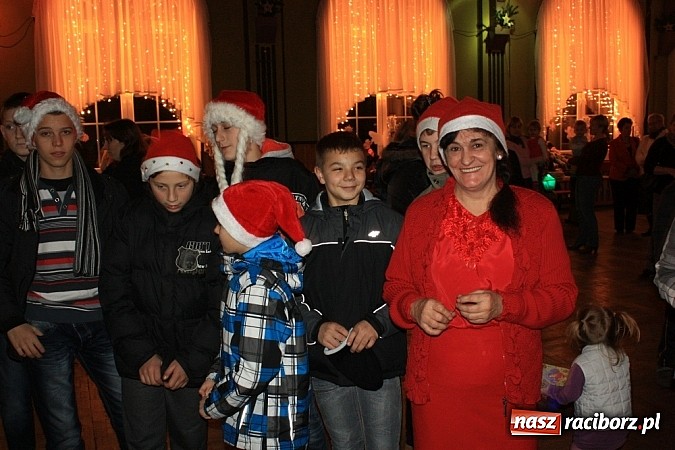 Zdjęcie w galerii na portalu naszraciborz.pl: Tak wspomnienie św. Mikołaja świętowano w Borucinie wiadomości z regionu