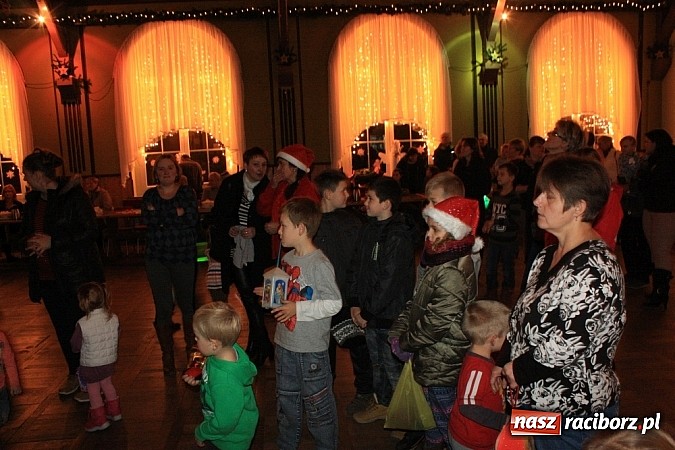 Zdjęcie w galerii na portalu naszraciborz.pl: Tak wspomnienie św. Mikołaja świętowano w Borucinie wiadomości z regionu