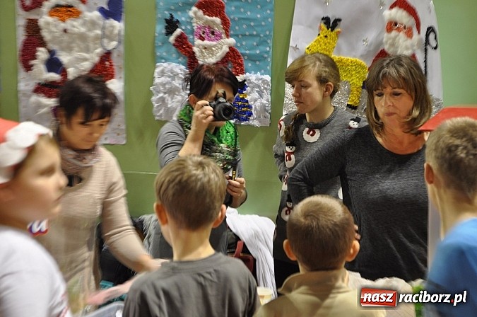 Zdjęcie w galerii na portalu naszraciborz.pl: Festyn Mikołajkowy w Kuźni Raciborskiej wiadomości z regionu