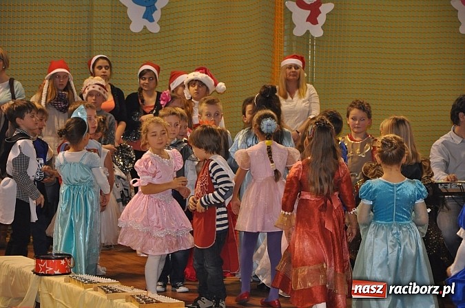 Zdjęcie w galerii na portalu naszraciborz.pl: Festyn Mikołajkowy w Kuźni Raciborskiej wiadomości z regionu