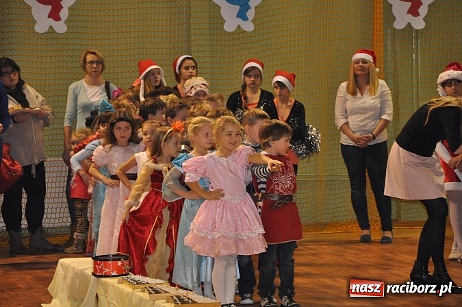 Zdjęcie w galerii na portalu naszraciborz.pl: Festyn Mikołajkowy w Kuźni Raciborskiej wiadomości z regionu