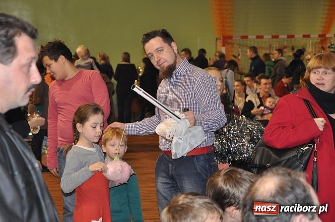 Zdjęcie w galerii na portalu naszraciborz.pl: Festyn Mikołajkowy w Kuźni Raciborskiej wiadomości z regionu