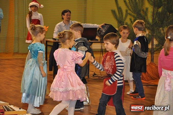 Zdjęcie w galerii na portalu naszraciborz.pl: Festyn Mikołajkowy w Kuźni Raciborskiej wiadomości z regionu