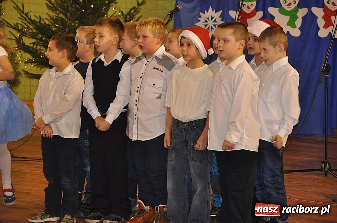 Zdjęcie w galerii na portalu naszraciborz.pl: Festyn Mikołajkowy w Kuźni Raciborskiej wiadomości z regionu