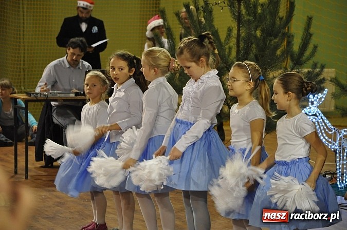 Zdjęcie w galerii na portalu naszraciborz.pl: Festyn Mikołajkowy w Kuźni Raciborskiej wiadomości z regionu