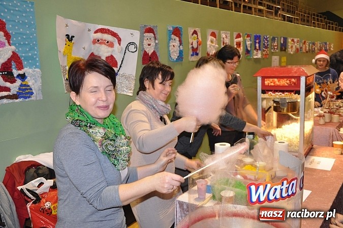 Zdjęcie w galerii na portalu naszraciborz.pl: Festyn Mikołajkowy w Kuźni Raciborskiej wiadomości z regionu