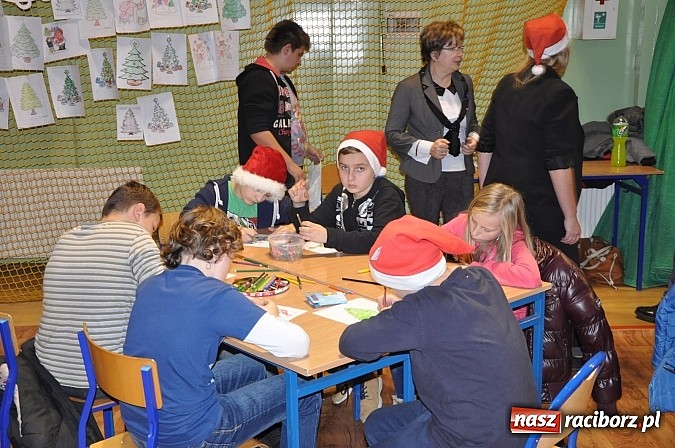 Zdjęcie w galerii na portalu naszraciborz.pl: Festyn Mikołajkowy w Kuźni Raciborskiej wiadomości z regionu