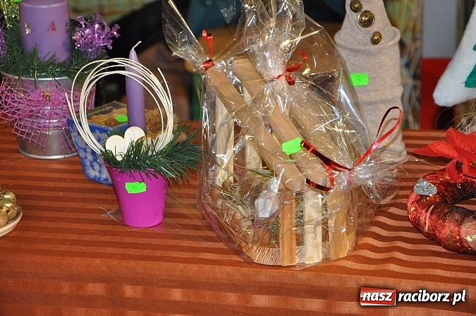 Zdjęcie w galerii na portalu naszraciborz.pl: Festyn Mikołajkowy w Kuźni Raciborskiej wiadomości z regionu