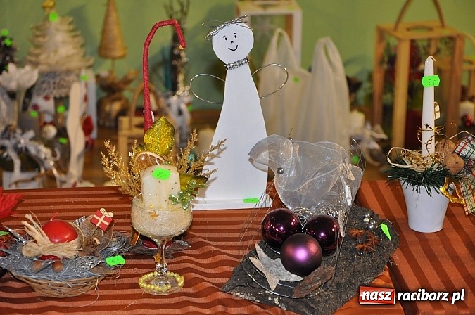 Zdjęcie w galerii na portalu naszraciborz.pl: Festyn Mikołajkowy w Kuźni Raciborskiej wiadomości z regionu