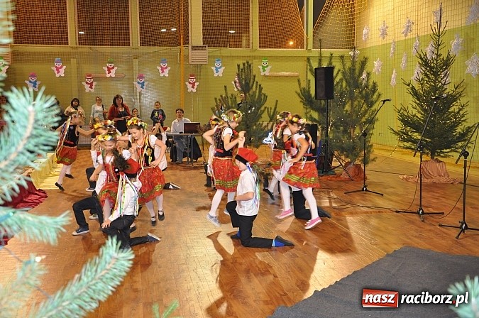 Zdjęcie w galerii na portalu naszraciborz.pl: Festyn Mikołajkowy w Kuźni Raciborskiej wiadomości z regionu