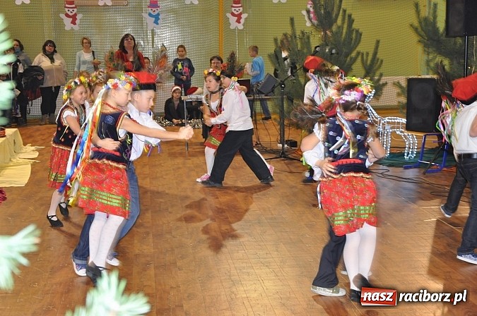 Zdjęcie w galerii na portalu naszraciborz.pl: Festyn Mikołajkowy w Kuźni Raciborskiej wiadomości z regionu