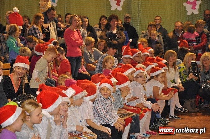 Zdjęcie w galerii na portalu naszraciborz.pl: Festyn Mikołajkowy w Kuźni Raciborskiej wiadomości z regionu
