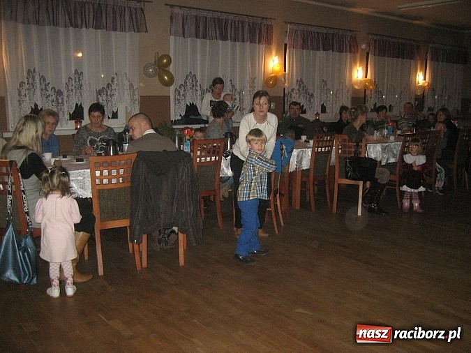 Zdjęcie w galerii na portalu naszraciborz.pl: W Rudzie Kozielskiej też rozdawano prezenty wiadomości z regionu