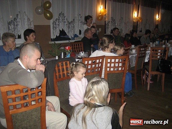 Zdjęcie w galerii na portalu naszraciborz.pl: W Rudzie Kozielskiej też rozdawano prezenty wiadomości z regionu