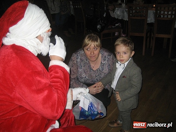 Zdjęcie w galerii na portalu naszraciborz.pl: W Rudzie Kozielskiej też rozdawano prezenty wiadomości z regionu
