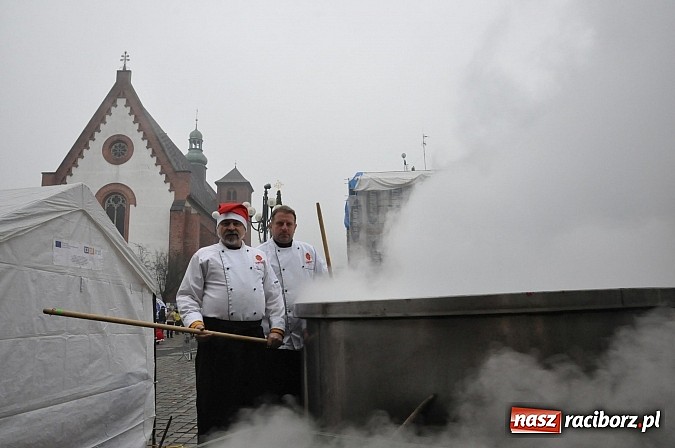 Zdjęcie w galerii na portalu naszraciborz.pl: Wielki świąteczny barszcz już prawie gotowy wiadomości z regionu