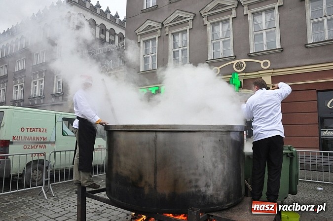 Zdjęcie w galerii na portalu naszraciborz.pl: Wielki świąteczny barszcz już prawie gotowy wiadomości z regionu