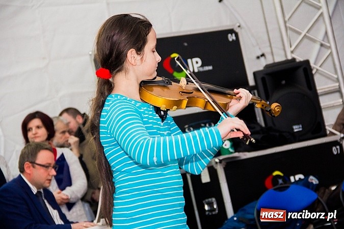 Zdjęcie w galerii na portalu naszraciborz.pl: Drugi dzień Jarmarku Bożonarodzeniowego  wiadomości z regionu