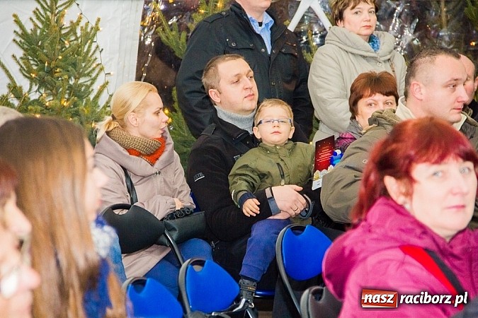Zdjęcie w galerii na portalu naszraciborz.pl: Drugi dzień Jarmarku Bożonarodzeniowego  wiadomości z regionu