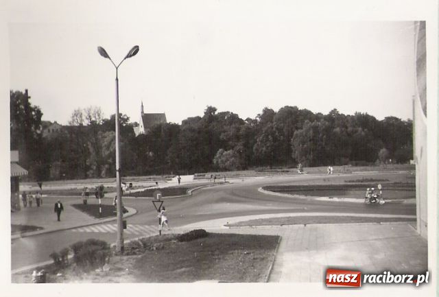 Zdjęcie w galerii na portalu naszraciborz.pl: 36. rocznica odsłonięcia pomnika Matki Polki wiadomości z regionu
