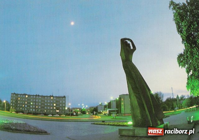 Zdjęcie w galerii na portalu naszraciborz.pl: 36. rocznica odsłonięcia pomnika Matki Polki wiadomości z regionu