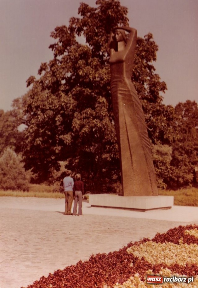Zdjęcie w galerii na portalu naszraciborz.pl: 36. rocznica odsłonięcia pomnika Matki Polki wiadomości z regionu