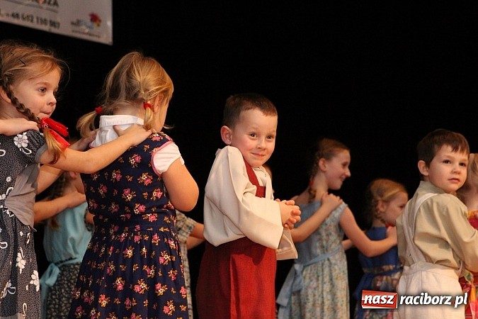 Zdjęcie w galerii na portalu naszraciborz.pl: Tancerze z Zawady Książęcej występowali w Kuźni Raciborskiej wiadomości z regionu