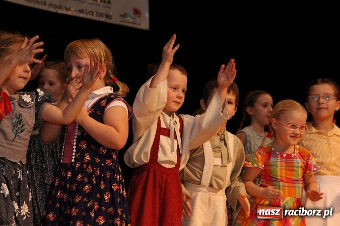 Zdjęcie w galerii na portalu naszraciborz.pl: Tancerze z Zawady Książęcej występowali w Kuźni Raciborskiej wiadomości z regionu