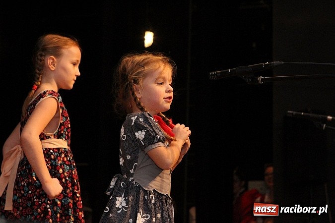Zdjęcie w galerii na portalu naszraciborz.pl: Tancerze z Zawady Książęcej występowali w Kuźni Raciborskiej wiadomości z regionu