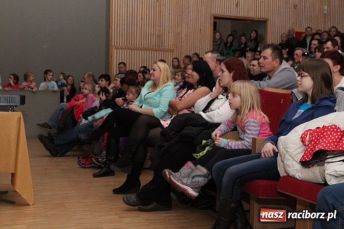 Zdjęcie w galerii na portalu naszraciborz.pl: Tancerze z Zawady Książęcej występowali w Kuźni Raciborskiej wiadomości z regionu