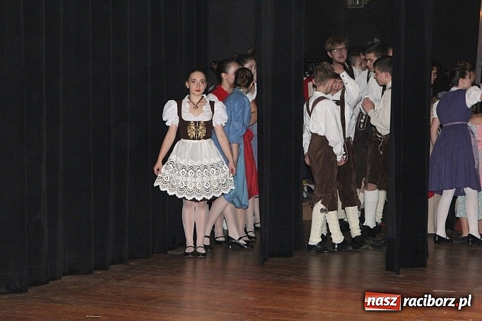 Zdjęcie w galerii na portalu naszraciborz.pl: Tancerze z Zawady Książęcej występowali w Kuźni Raciborskiej wiadomości z regionu