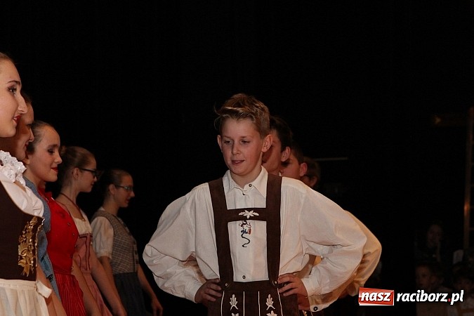 Zdjęcie w galerii na portalu naszraciborz.pl: Tancerze z Zawady Książęcej występowali w Kuźni Raciborskiej wiadomości z regionu
