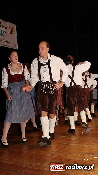Zdjęcie w galerii na portalu naszraciborz.pl: Tancerze z Zawady Książęcej występowali w Kuźni Raciborskiej wiadomości z regionu
