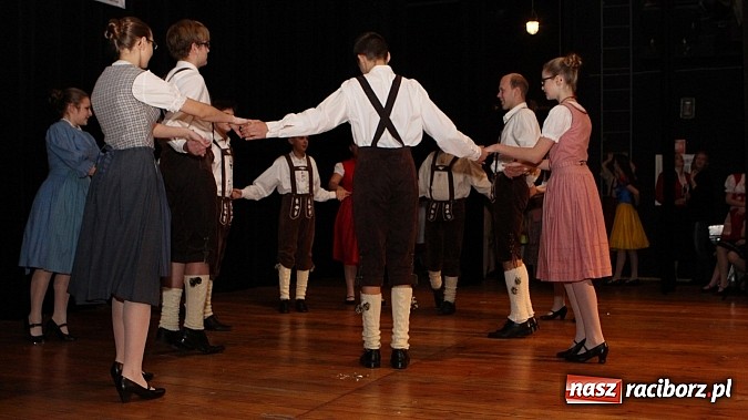 Zdjęcie w galerii na portalu naszraciborz.pl: Tancerze z Zawady Książęcej występowali w Kuźni Raciborskiej wiadomości z regionu