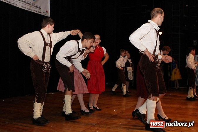 Zdjęcie w galerii na portalu naszraciborz.pl: Tancerze z Zawady Książęcej występowali w Kuźni Raciborskiej wiadomości z regionu