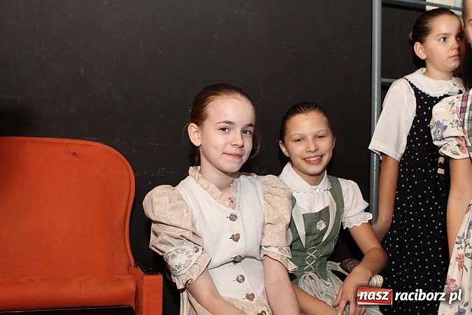 Zdjęcie w galerii na portalu naszraciborz.pl: Tancerze z Zawady Książęcej występowali w Kuźni Raciborskiej wiadomości z regionu