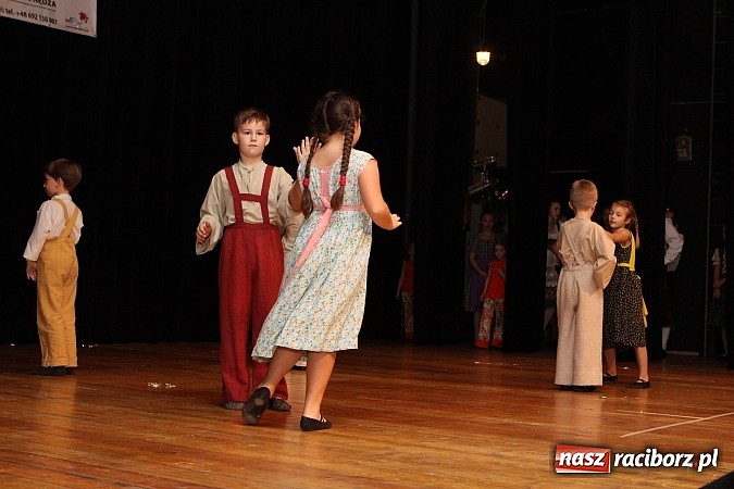 Zdjęcie w galerii na portalu naszraciborz.pl: Tancerze z Zawady Książęcej występowali w Kuźni Raciborskiej wiadomości z regionu