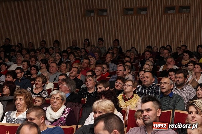 Zdjęcie w galerii na portalu naszraciborz.pl: Tancerze z Zawady Książęcej występowali w Kuźni Raciborskiej wiadomości z regionu
