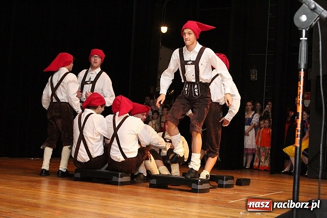 Zdjęcie w galerii na portalu naszraciborz.pl: Tancerze z Zawady Książęcej występowali w Kuźni Raciborskiej wiadomości z regionu