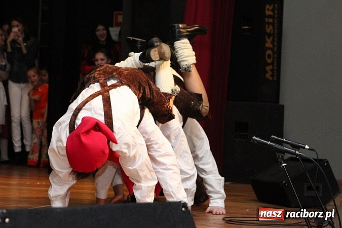 Zdjęcie w galerii na portalu naszraciborz.pl: Tancerze z Zawady Książęcej występowali w Kuźni Raciborskiej wiadomości z regionu
