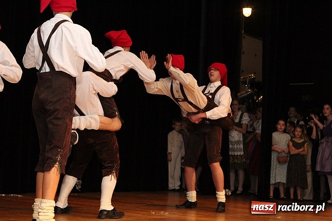 Zdjęcie w galerii na portalu naszraciborz.pl: Tancerze z Zawady Książęcej występowali w Kuźni Raciborskiej wiadomości z regionu