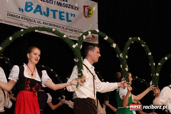 Zdjęcie w galerii na portalu naszraciborz.pl: Tancerze z Zawady Książęcej występowali w Kuźni Raciborskiej wiadomości z regionu
