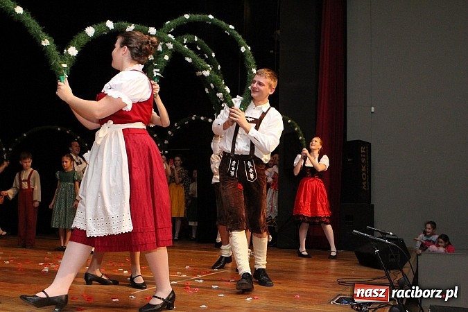 Zdjęcie w galerii na portalu naszraciborz.pl: Tancerze z Zawady Książęcej występowali w Kuźni Raciborskiej wiadomości z regionu