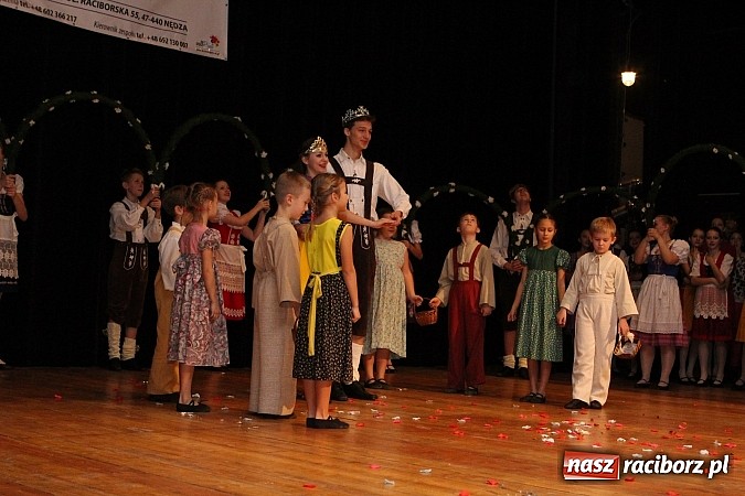 Zdjęcie w galerii na portalu naszraciborz.pl: Tancerze z Zawady Książęcej występowali w Kuźni Raciborskiej wiadomości z regionu