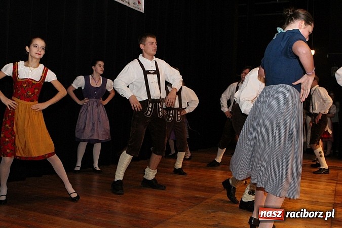 Zdjęcie w galerii na portalu naszraciborz.pl: Tancerze z Zawady Książęcej występowali w Kuźni Raciborskiej wiadomości z regionu