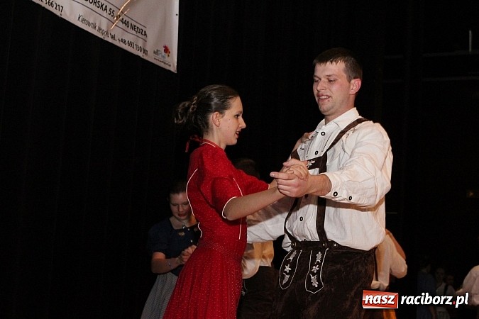 Zdjęcie w galerii na portalu naszraciborz.pl: Tancerze z Zawady Książęcej występowali w Kuźni Raciborskiej wiadomości z regionu