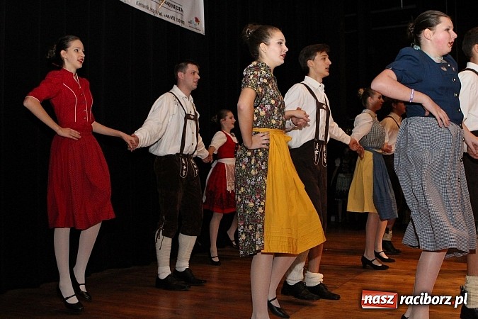 Zdjęcie w galerii na portalu naszraciborz.pl: Tancerze z Zawady Książęcej występowali w Kuźni Raciborskiej wiadomości z regionu