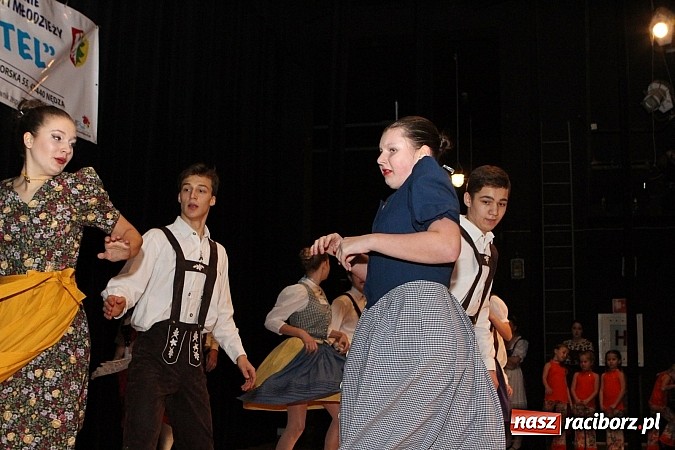 Zdjęcie w galerii na portalu naszraciborz.pl: Tancerze z Zawady Książęcej występowali w Kuźni Raciborskiej wiadomości z regionu